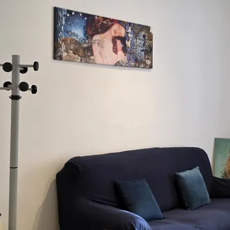 Isabella Bright Apartment-2